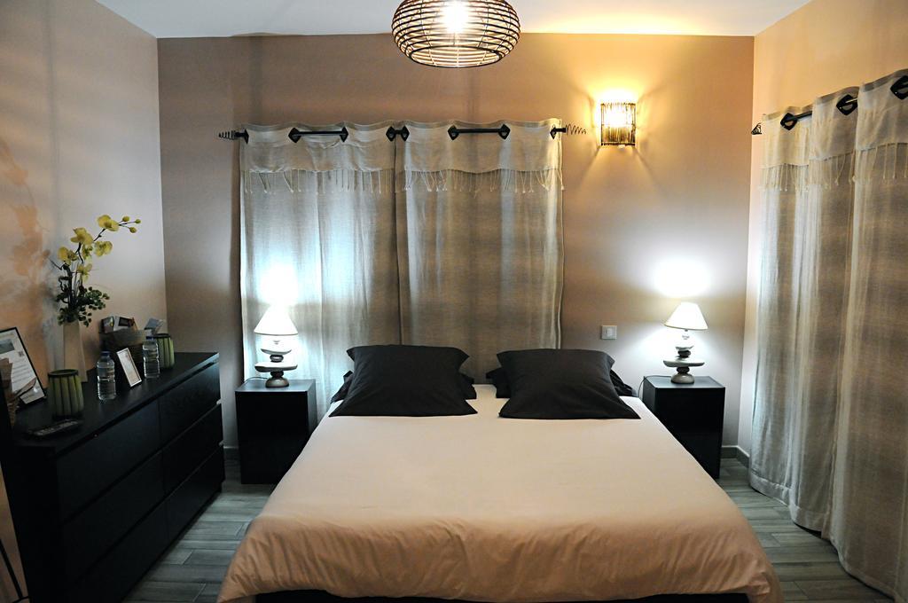 Escale En Charolais Brionnais Bed and Breakfast Saint-Julien-de-Civry Δωμάτιο φωτογραφία
