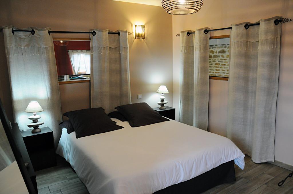 Escale En Charolais Brionnais Bed and Breakfast Saint-Julien-de-Civry Δωμάτιο φωτογραφία